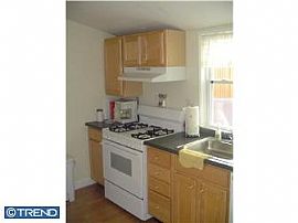 Small 2-Bdroom Row Home, perfect for couple in Manayunk, PA (Photo 3 of 5)