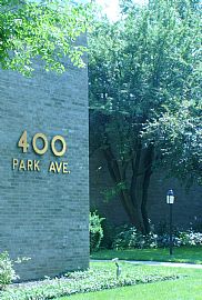 Large Bright Townhouse at Prestigious Address in Highland Park, IL