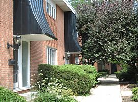 Large Luxury Townhouse at BEST Location in Highland Park, IL