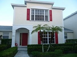 Beautiful 2 Bedroom Townhouse with Attached Garage in Tamarac, FL