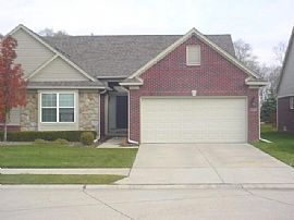 2/2 Silver Pines Condo in Macomb Township, MI