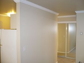 Large 1 bedroom, walking distance to beautiful burlingame in Burlingame, CA (Photo 2 of 5)