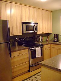 3 bedroom, 2 bath condo (utilities included) in Shoreline, WA
