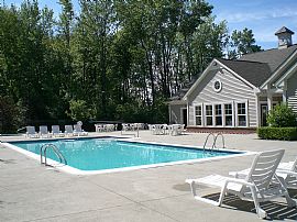 Luxury Condo For Rent, Pool, Across from Lake in Harrison Township, MI (Photo 2 of 6)