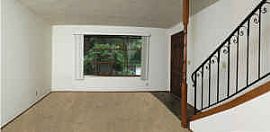 Edmonds SPACIOUS CLEAN Townhome in Edmonds, WA (Photo 2 of 3)