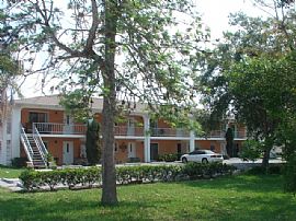 Walk to the Beach from this Venice Island location in Venice, FL (Photo 2 of 2)