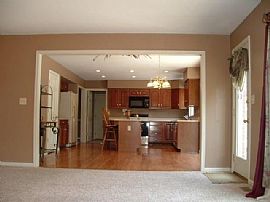 Huge 4 BR 2.5 Bath in Florence, KY (Photo 3 of 6)