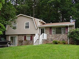 3 Bedrooms, 1 Huge Bonus Room, Only minutes from I-285 and Deca in Clarkston, GA