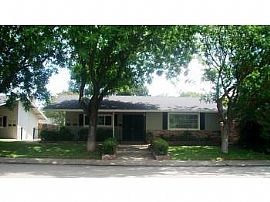 Lincoln Schools 2 Bedroom Triplex in Stockton, CA