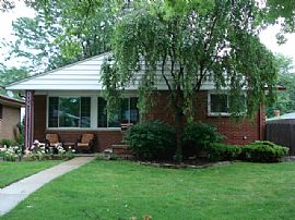 3 bedroom home in Lakeview School District in Saint Clair Shores, MI
