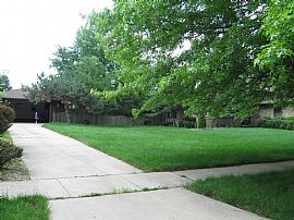 3 bedroom 2 bath split level ranch suburban setting in Oak Forest, IL (Photo 1 of 6)