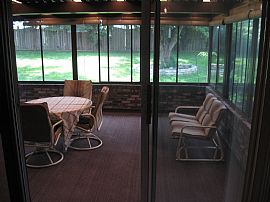 3 bedroom 2 bath split level ranch suburban setting in Oak Forest, IL (Photo 4 of 6)