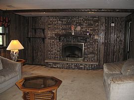 3 bedroom 2 bath split level ranch suburban setting in Oak Forest, IL (Photo 6 of 6)