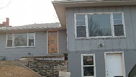 Beautiful St:1Gar CustomBuilt 3Br1.5Ba 1,800SqFt. Fncd RrYard.  in Independence, MO (Photo 4 of 6)