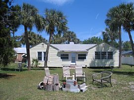 Come experience Old Florida while living on this peaceful river in Ruskin, FL (Photo 4 of 6)