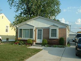 Immaculate Home In Northern Roseville in Roseville, MI