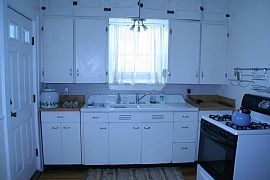 3 bbdrm house on Bloomfield ave in Akron, OH (Photo 3 of 4)