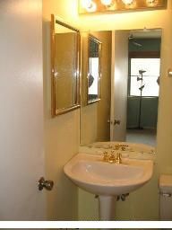 Beautiful Townhome with Patio/pool in Vienna, VA (Photo 2 of 2)