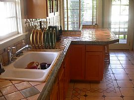 2 bedroom home in the heart of Westmoreland in Portland, OR (Photo 2 of 6)