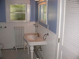 2 bedroom home in the heart of Westmoreland in Portland, OR (Photo 4 of 6)