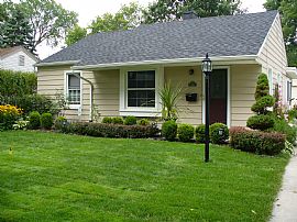 2 Bedroom home near 13 Mile & Woodward in Royal Oak, MI