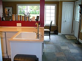 2 Bedroom home near 13 Mile & Woodward in Royal Oak, MI (Photo 2 of 4)