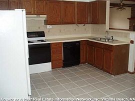 4 Bedroom 2 1/2 Bath near Wesleyan College in Virginia Beach, VA (Photo 3 of 5)