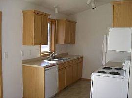 Spacious 3 Bed, 2 Bath, 2 Car Townhouse! in Forest Lake, MN (Photo 3 of 6)