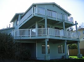 Beautiful Custom Made Spacious Home w. Mountain View in Everett, WA (Photo 5 of 5)