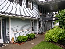 Lovely 2br + Den/3br, $1200-1600 w/ or w/o Utilities and Furnis in Middletown, NY (Photo 2 of 2)