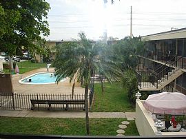 $750 VERY BIG! BEAUTY with TILE! CABINETS! and more! FEW units  in Oakland Park, FL (Photo 2 of 4)