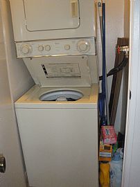 1 br 1 ba with washer/dryer in unit in Tujunga, CA (Photo 3 of 6)