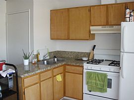 1 br 1 ba with washer/dryer in unit in Tujunga, CA (Photo 4 of 6)