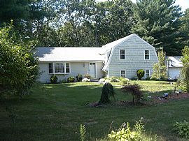 Bright, Beautiful, and Private House in Glastonbury, CT