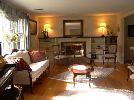 Bright, Beautiful, and Private House in Glastonbury, CT (Photo 2 of 4)