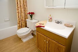 3 Bedroom Townhome near shopping center in Akron, OH (Photo 2 of 6)