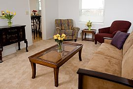 3 Bedroom Townhome near shopping center in Akron, OH