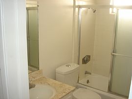 1 Bedroom / 1 Bath Near Santa Monica / Brentwood in West Los Angeles, CA (Photo 5 of 6)