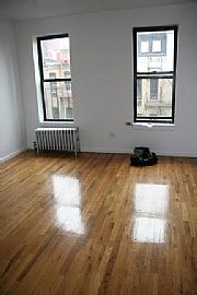 AMAZING 1 BED in UES AVAIL 8/1/09 in Manhattan, NY (Photo 2 of 6)