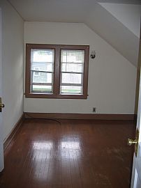 2 Bedroom Upper Duplex Utilities Paid in Minneapolis, MN (Photo 3 of 6)