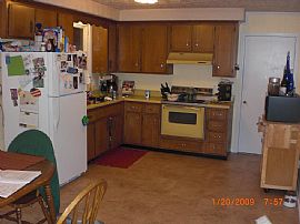 3 Bedroom, 1.5 bath, close to post, lots of extras! in Clarksville, TN