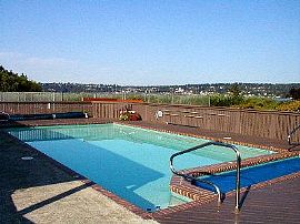 Inglewood Golf Club fairway view condo in Kenmore, WA (Photo 5 of 6)