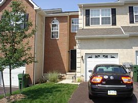 New town home with tons of upgrades in Pottstown, PA