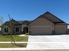 PICTURES SAY ALL!!  BEAUTIFUL SINGLE STORY HOME! in Nampa, ID