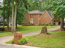 BEAUTIFUL BRICK HOME  in Jonesboro, GA (Photo 2 of 5)