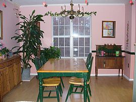 Lovely 5BR Home with amazing yard in Silver Spring, MD (Photo 5 of 6)