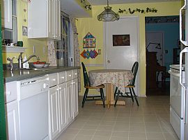 Lovely 5BR Home with amazing yard in Silver Spring, MD (Photo 6 of 6)