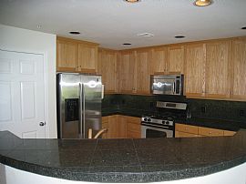 Spacious 2 br condo in Bethany in Portland, OR (Photo 3 of 6)