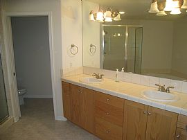 Spacious 2 br condo in Bethany in Portland, OR (Photo 6 of 6)