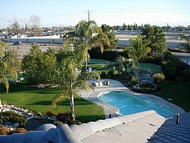 Amazing home perfect for entertaining! in Bakersfield, CA (Photo 2 of 6)